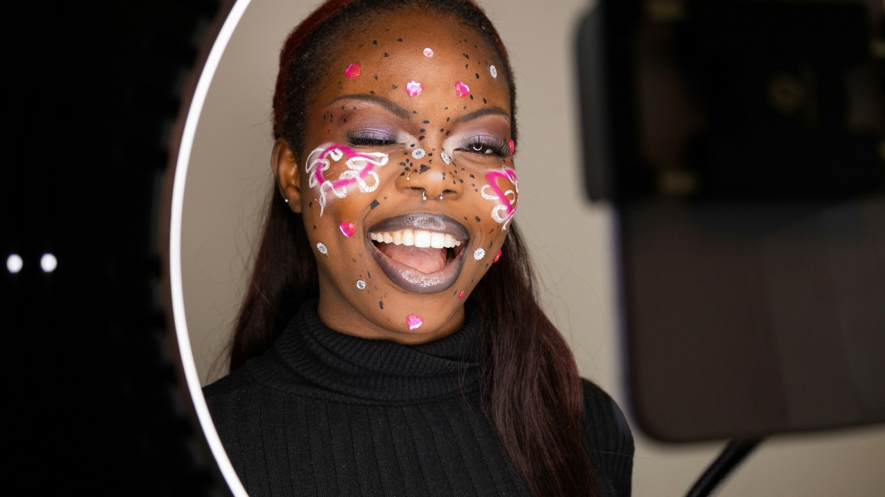 A ‘misinfo badge’ for influencers: Game-changer or gimmick?
